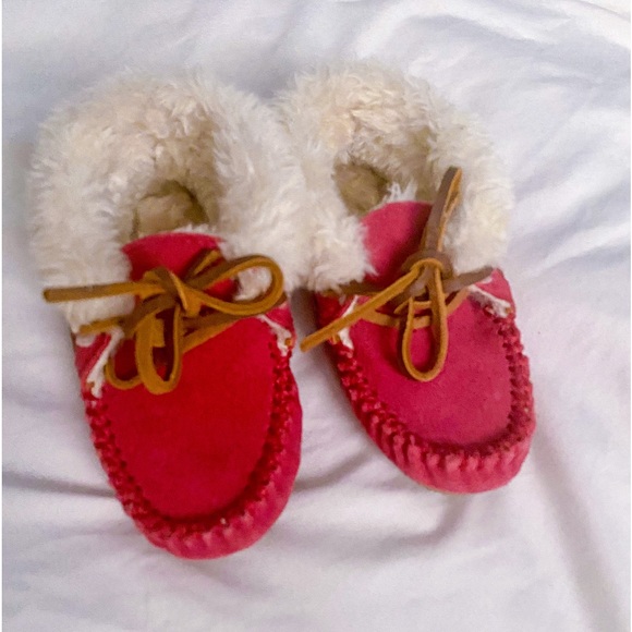 LIKE NEW Toddler Minnetonka Slippers - Picture 2 of 5